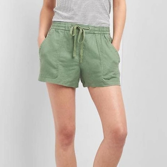 gap green shorts